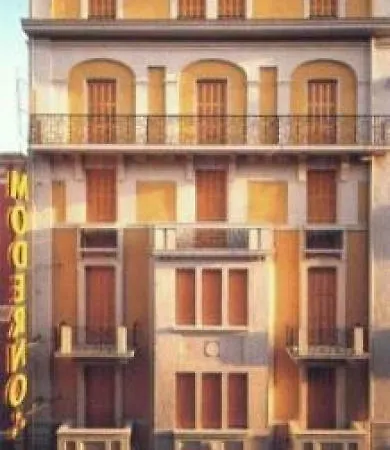 فندق Moderno 3*