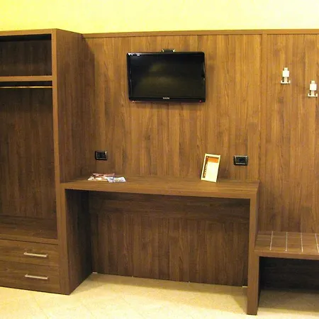 Moderno 3* باري